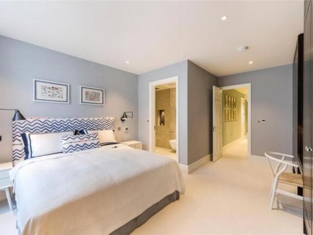 Apartment for sale in Belgravia, Greater London