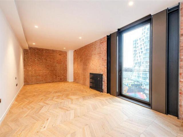Apartment for sale in Battersea, Greater London