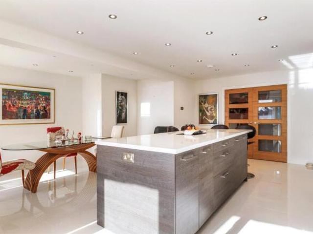 Apartment for sale in Canford Cliffs, Poole