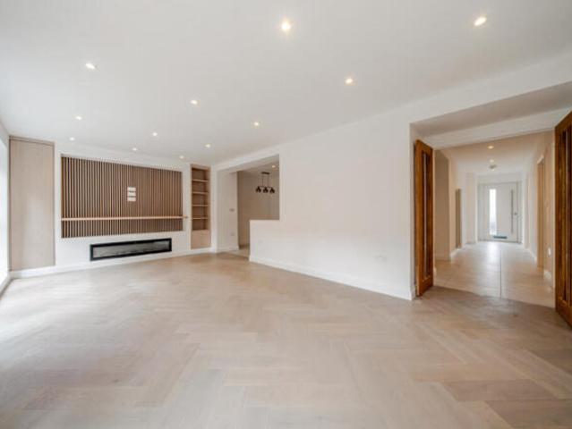 Apartment for sale in Lee, Greater London
