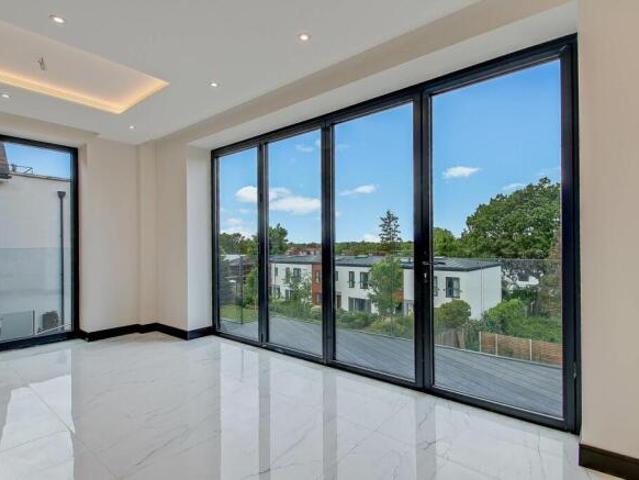 Apartment for sale in Finchley, Greater London