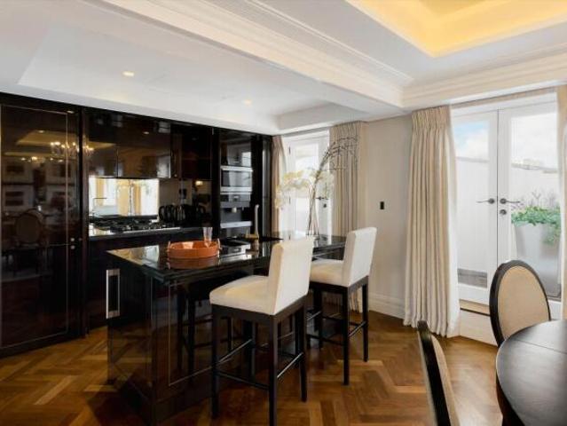 Apartment for sale in Belgravia, Greater London
