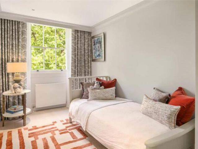 Apartment for sale in Belgravia, Greater London
