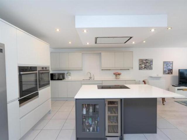 Apartment for sale in Alwoodley, West Yorkshire