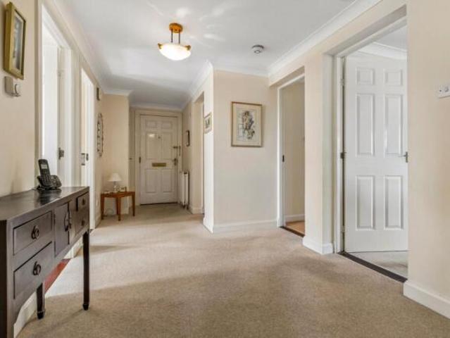 Apartment for sale in Bearsden, Scotland