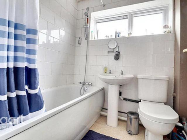 Apartment for sale in Spring Park, Luton