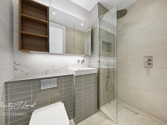 Apartment for sale in London Borough of Islington, Greater London