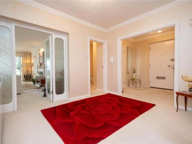 Apartment for sale in Canford Cliffs, Poole