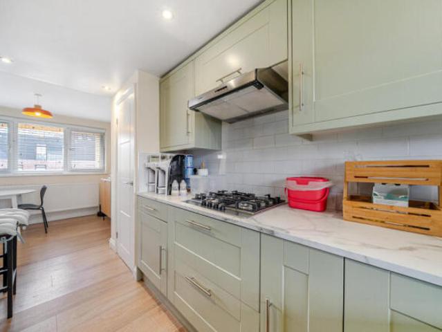 Apartment for sale in Ickenham, Greater London