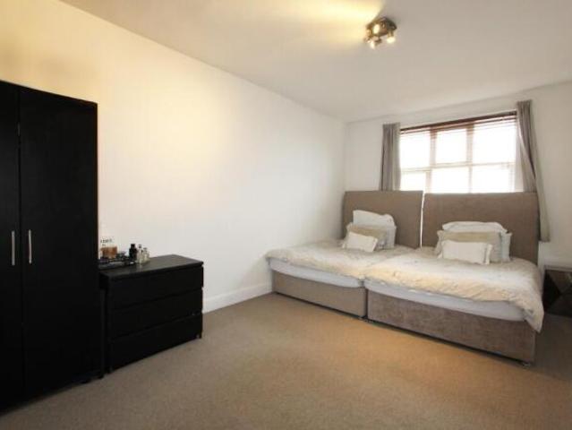 Apartment for sale in Golders Green, Greater London