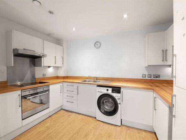 Apartment for sale in Hayes, Greater London