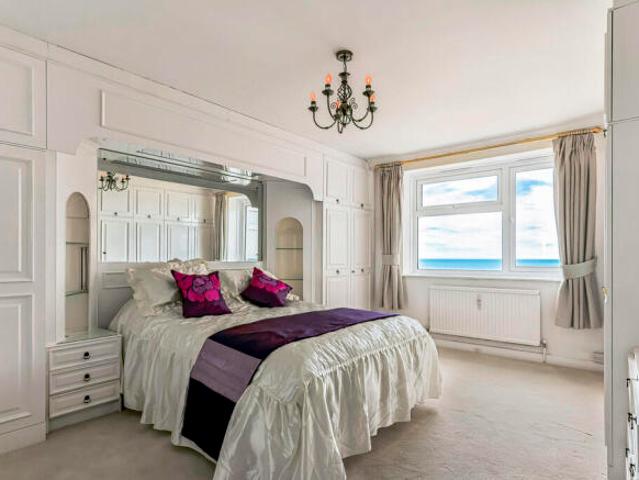 Apartment for sale in West Cliff, Bournemouth