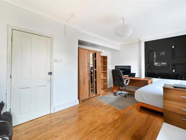 Apartment for sale in Clapham, Greater London