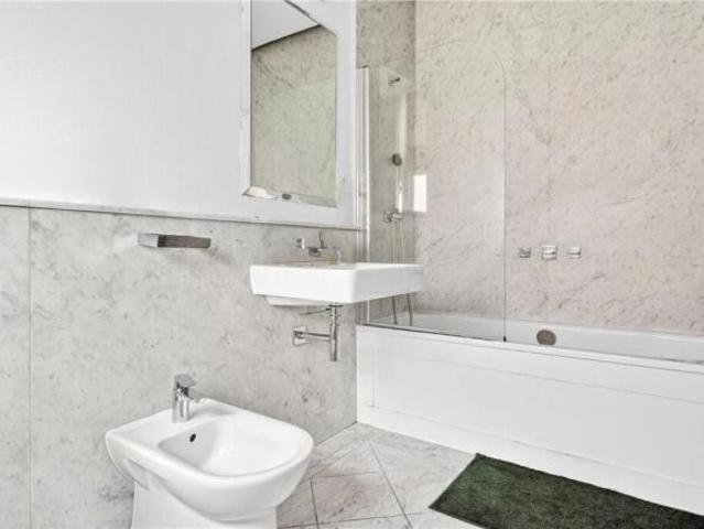 Apartment for sale in Royal Borough of Kensington and Chelsea, Greater London