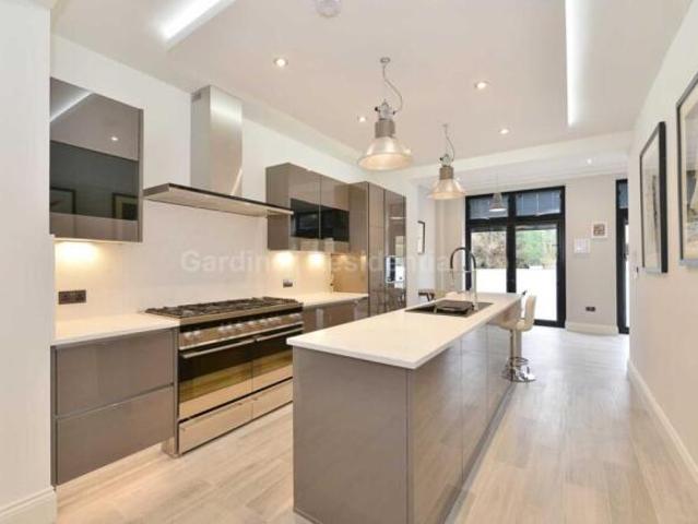 Apartment for sale in Greater London