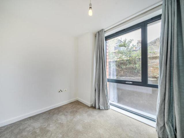 Apartment for sale in East Greenwich, Greater London