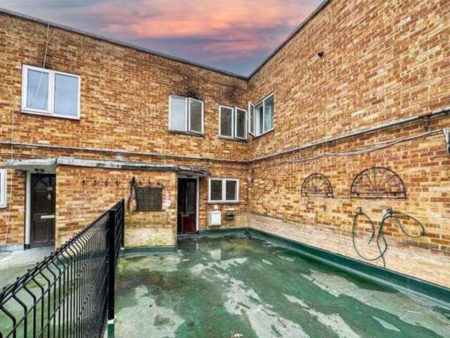 House for sale in The Image, Pouchen End