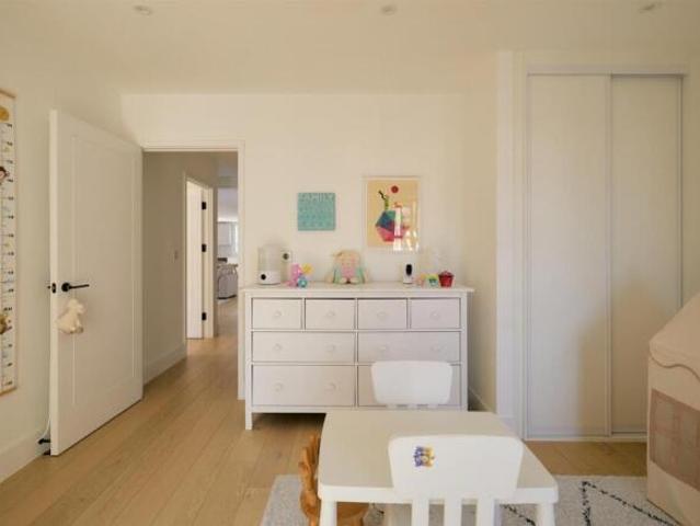 Apartment for sale in Brentford, Greater London