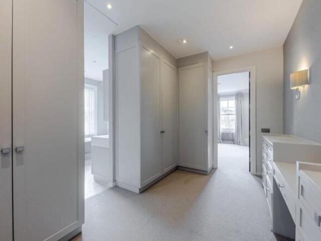 Apartment for sale in Cat Hill, England