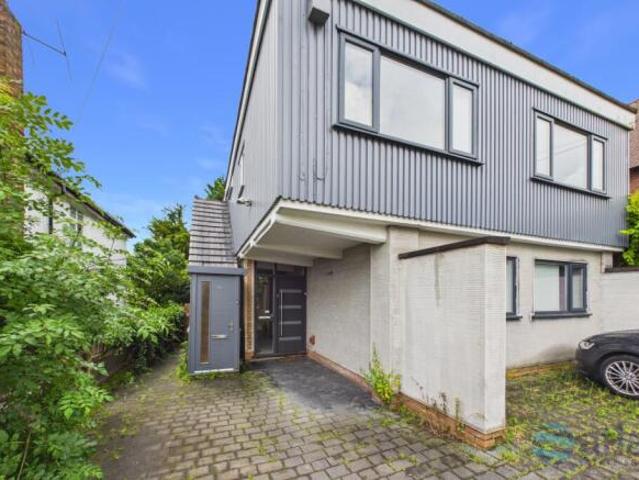 Apartment for sale in Woolton, Calderstones