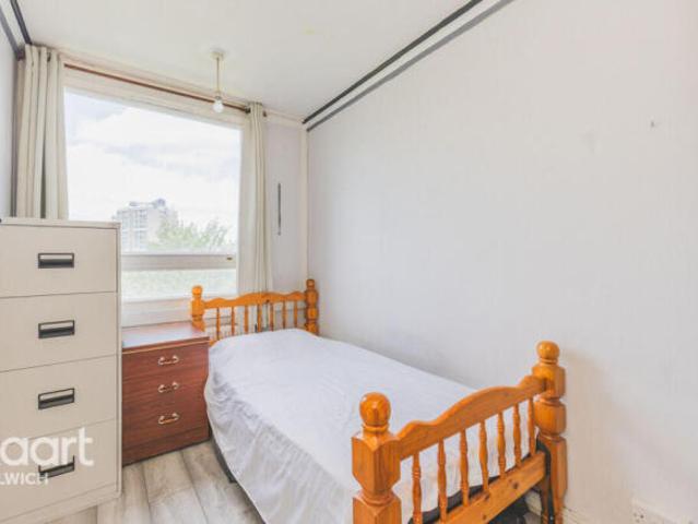Apartment for sale in Camberwell, Greater London