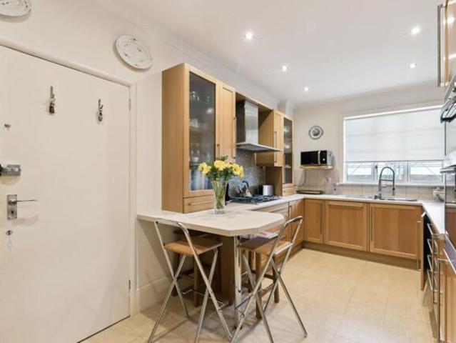 Apartment for sale in Kelvinside, Scotland