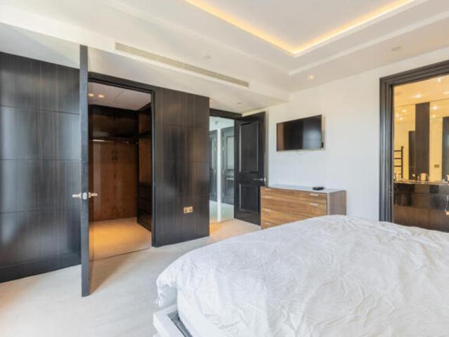 Apartment for sale in Kensington, Greater London