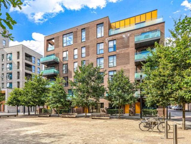 Apartment for sale in East Greenwich, Greater London