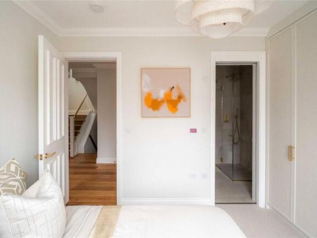 Apartment for sale in Notting Hill, Greater London