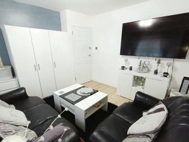 House for sale in Richmond Hill, West Yorkshire