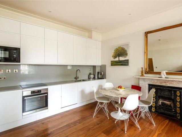 Apartment for sale in Kensington, Greater London