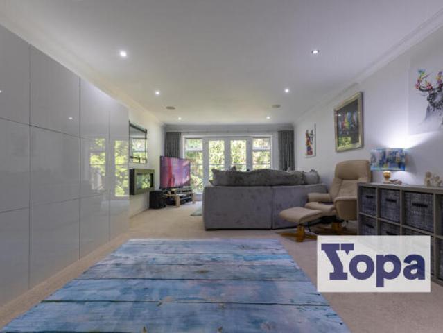 Apartment for sale in Lilliput, Poole