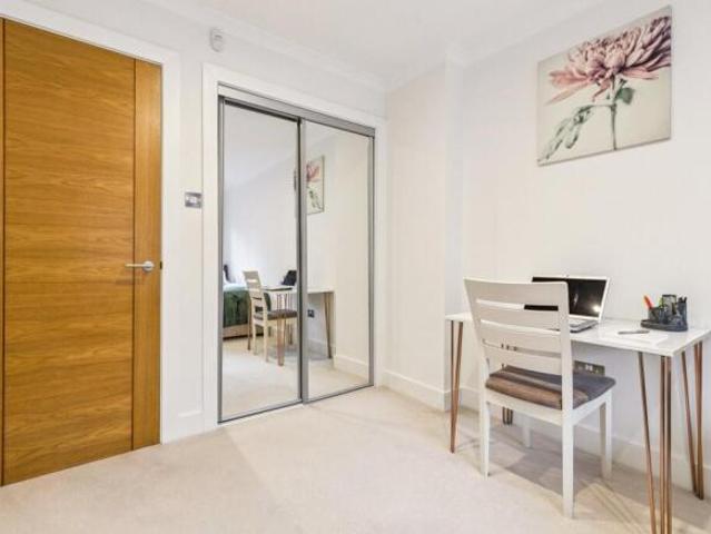 Apartment for sale in Bearsden, Scotland