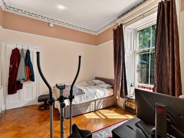 Apartment for sale in Pollokshields, Scotland