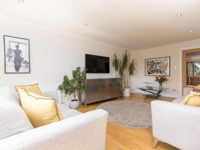 Apartment for sale in Langside, Scotland