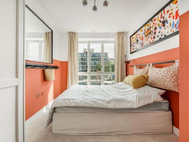 Apartment for sale in Cat Hill, England