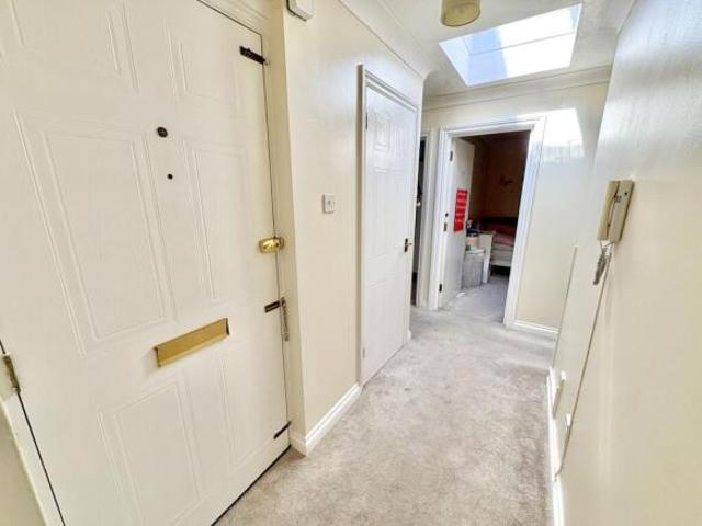 Apartment for sale in Poole