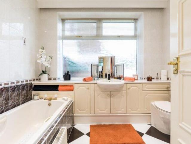Apartment for sale in Mearns, Scotland