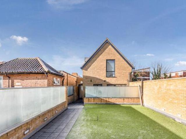 House for sale in Royal Borough of Kingston upon Thames, Greater London
