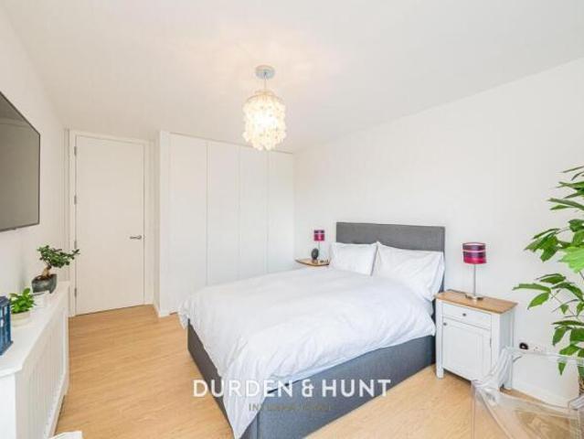 Apartment for sale in Wanstead, Greater London