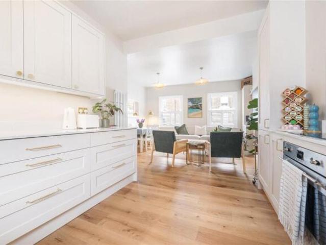 Apartment for sale in London Borough of Southwark, Greater London