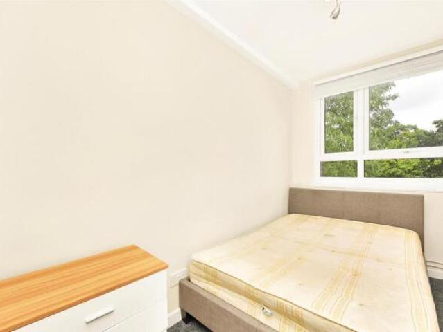 Apartment for sale in Surbiton, Greater London