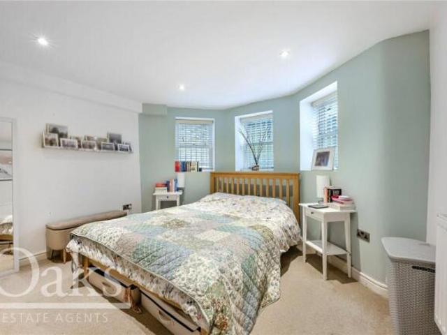 Apartment for sale in Tulse Hill, Greater London