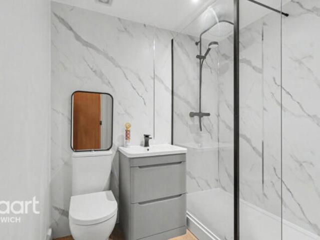 Apartment for sale in Lakenham, East Bank