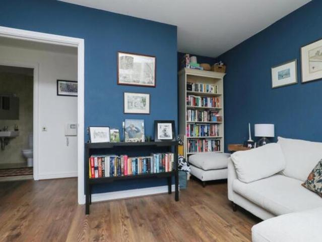 Apartment for sale in Lakenham, East Bank