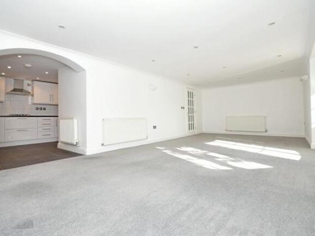 Apartment for sale in Cheltenham, Gloucestershire