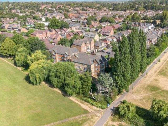 Apartment for sale in Caversham, Reading