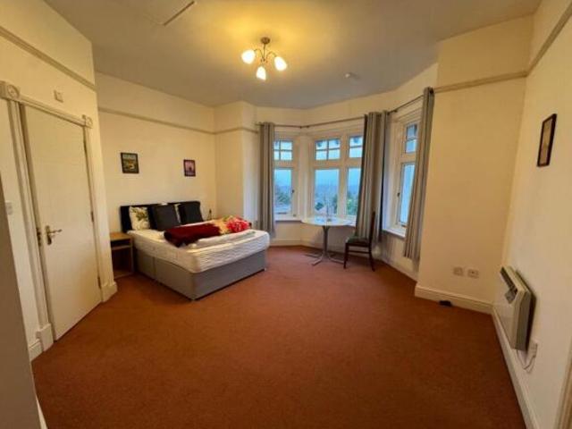 Apartment for sale in Goldthorn Hill, Penn