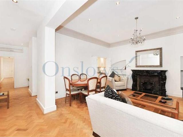 Apartment for sale in Ilford, Greater London
