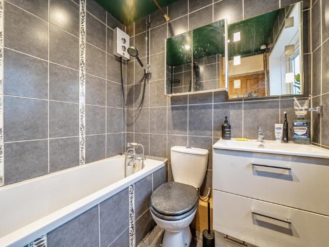 Apartment for sale in Northolt, Greater London